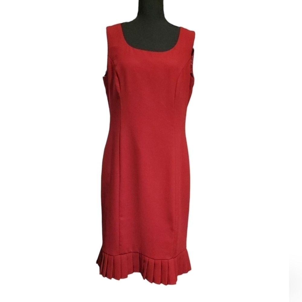 Danny & Nicole Sheath Dress Red, 100% Polyester. Size 8